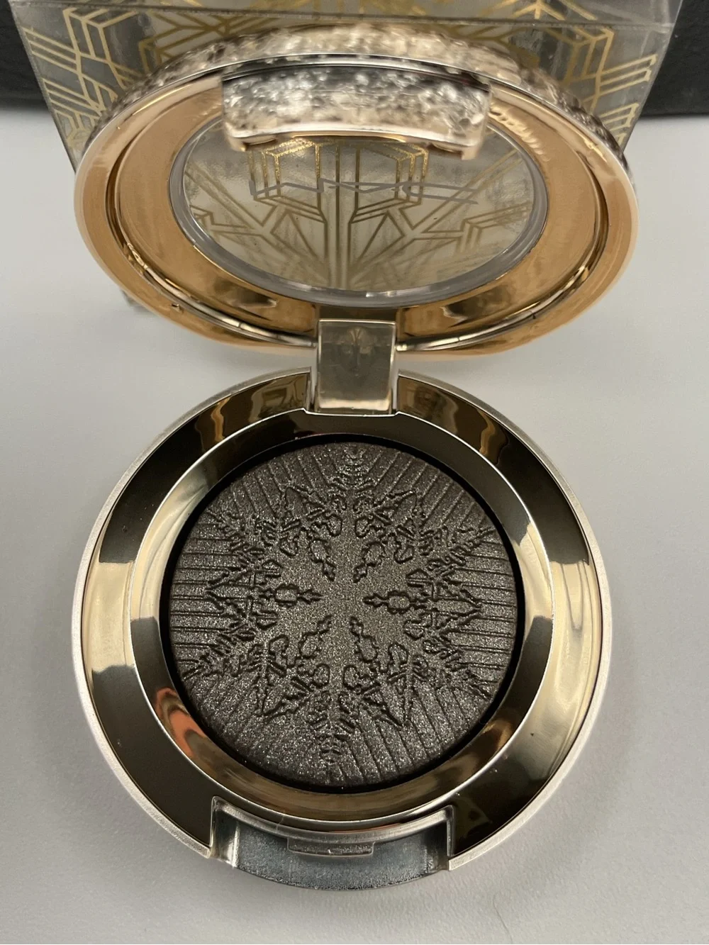 MAC Cosmetics Extra Dimension Snow Ball Eyeshadow in Starry, Starry, Nights